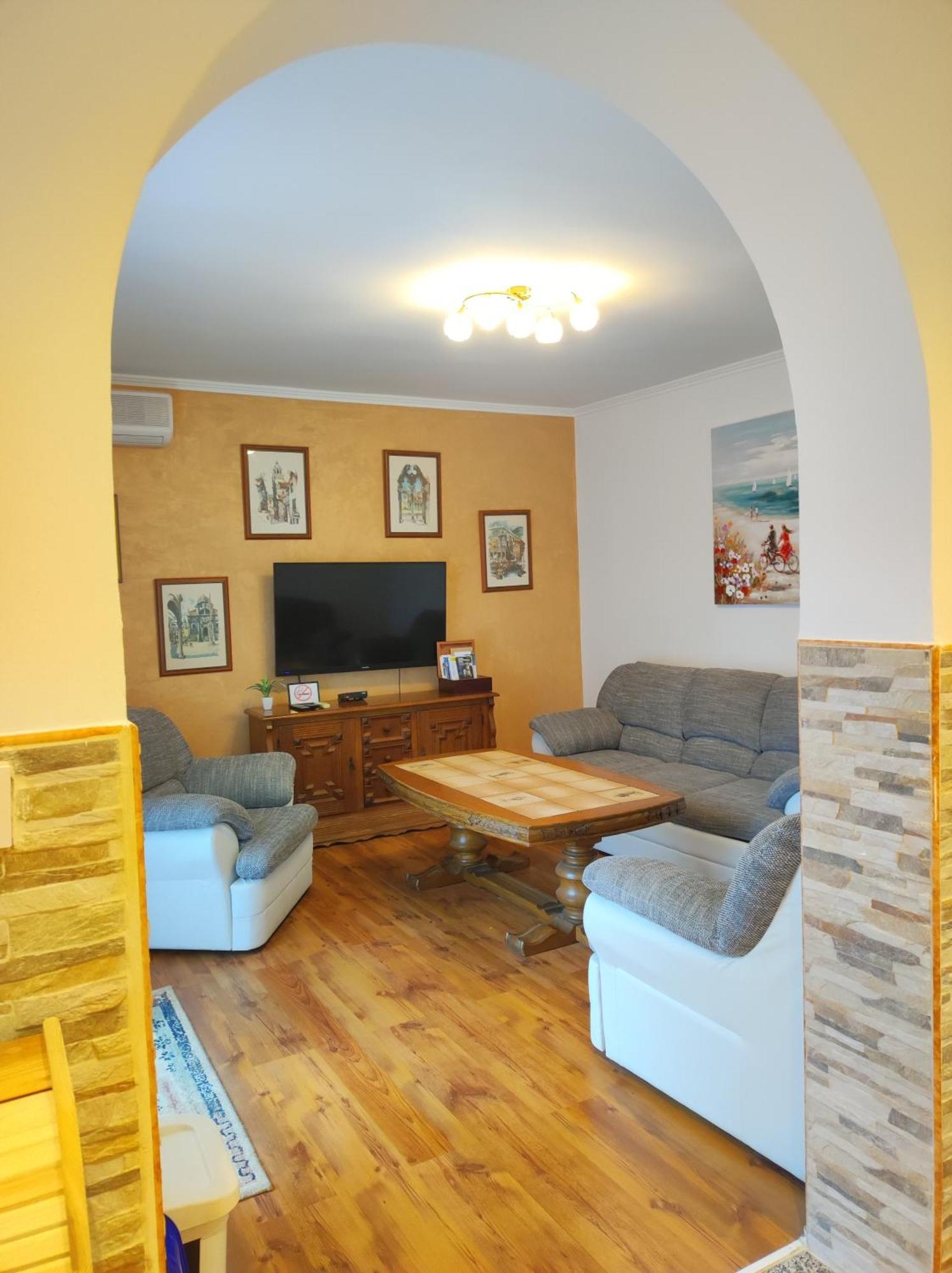 M&r Apartma *